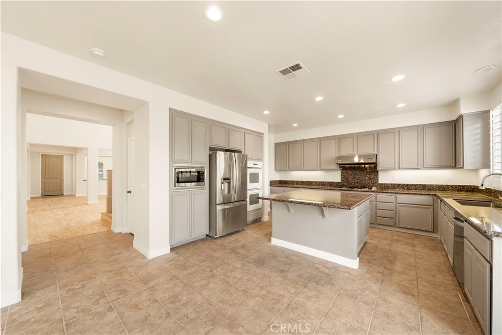 25122 Cliffrose Property Photo 8