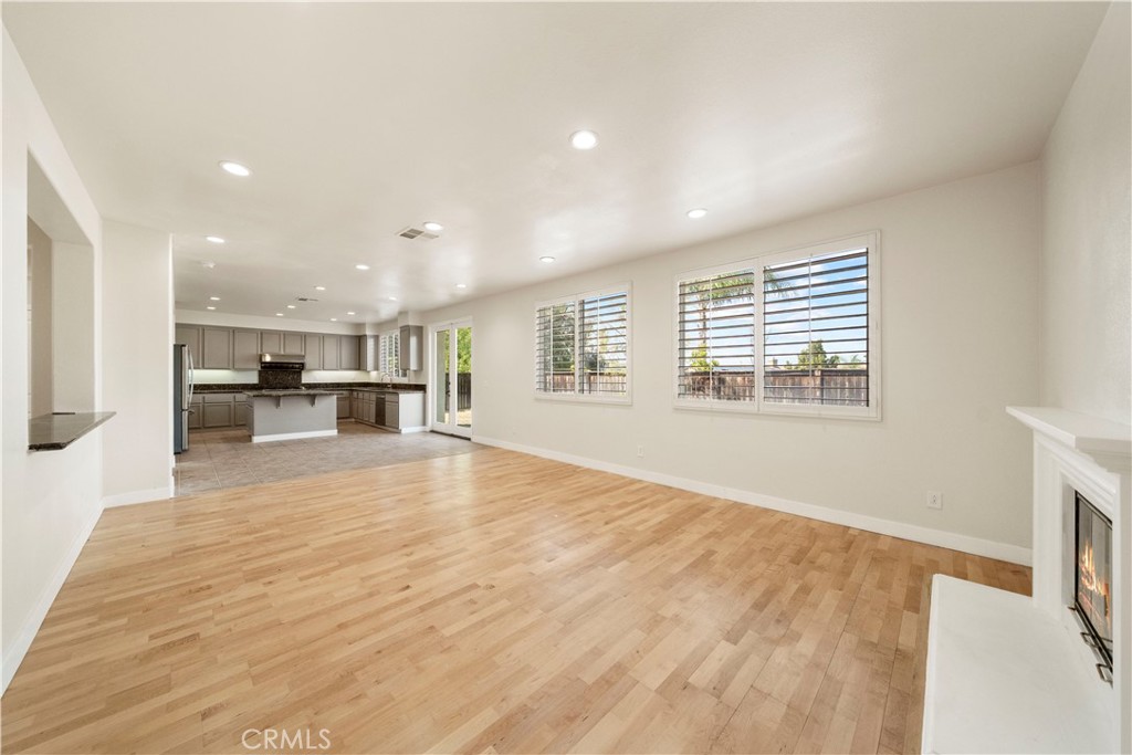 25122 Cliffrose Property Photo 9