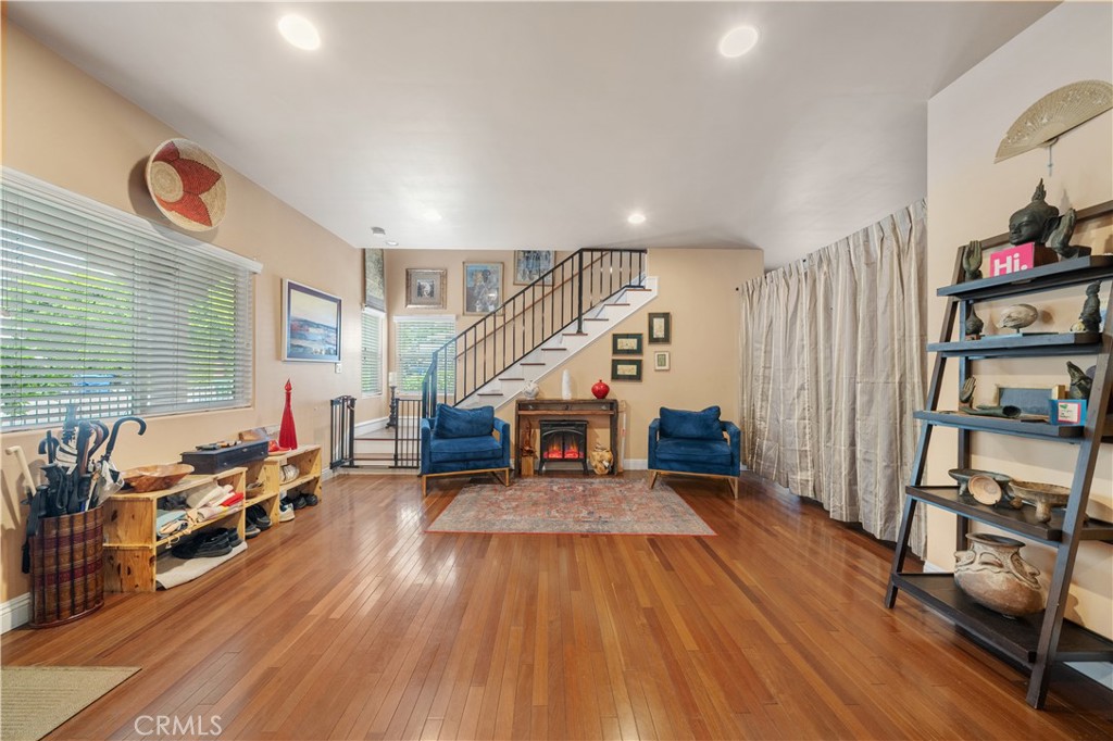 2516 Elsinore Street Property Photo 5