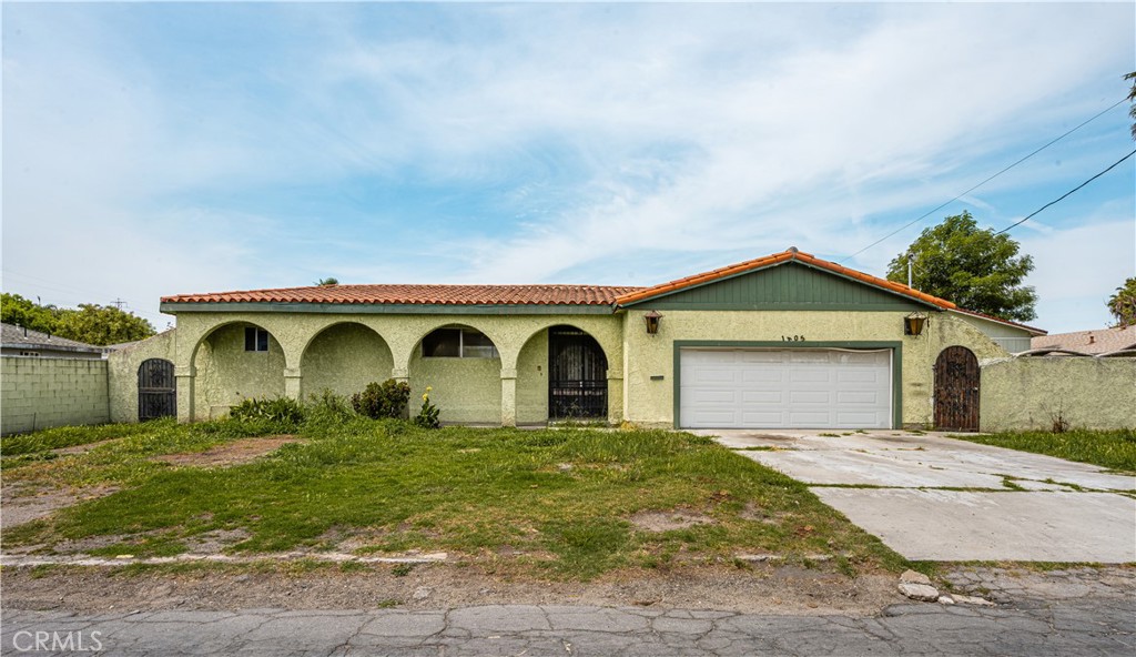1405 S Center Avenue Property Photo 1