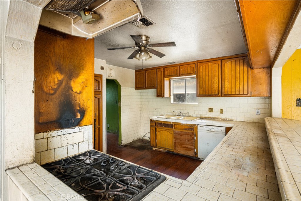 1405 S Center Avenue Property Photo 6