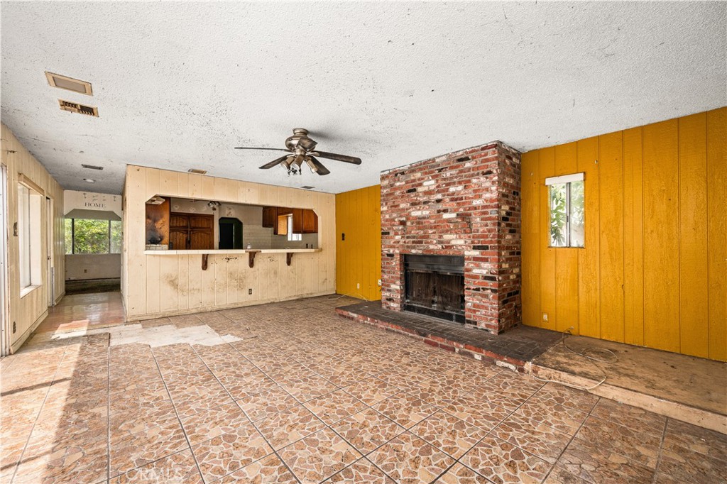1405 S Center Avenue Property Photo 7