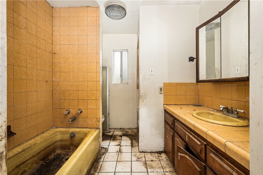 1405 S Center Avenue Property Photo 13
