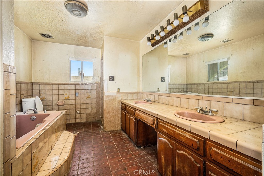 1405 S Center Avenue Property Photo 14