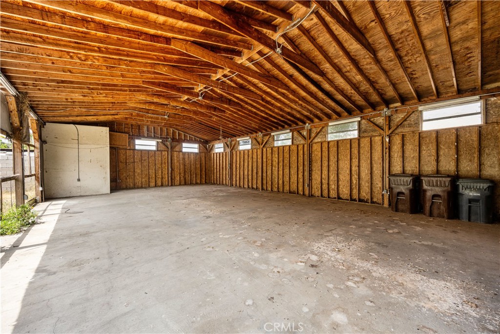 1405 S Center Avenue Property Photo 19