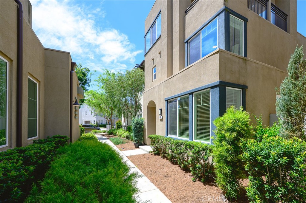 595 Cultivate Property Photo 3