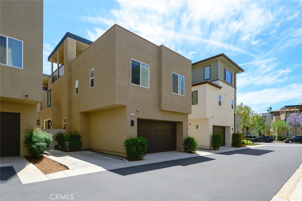 595 Cultivate Property Photo 6