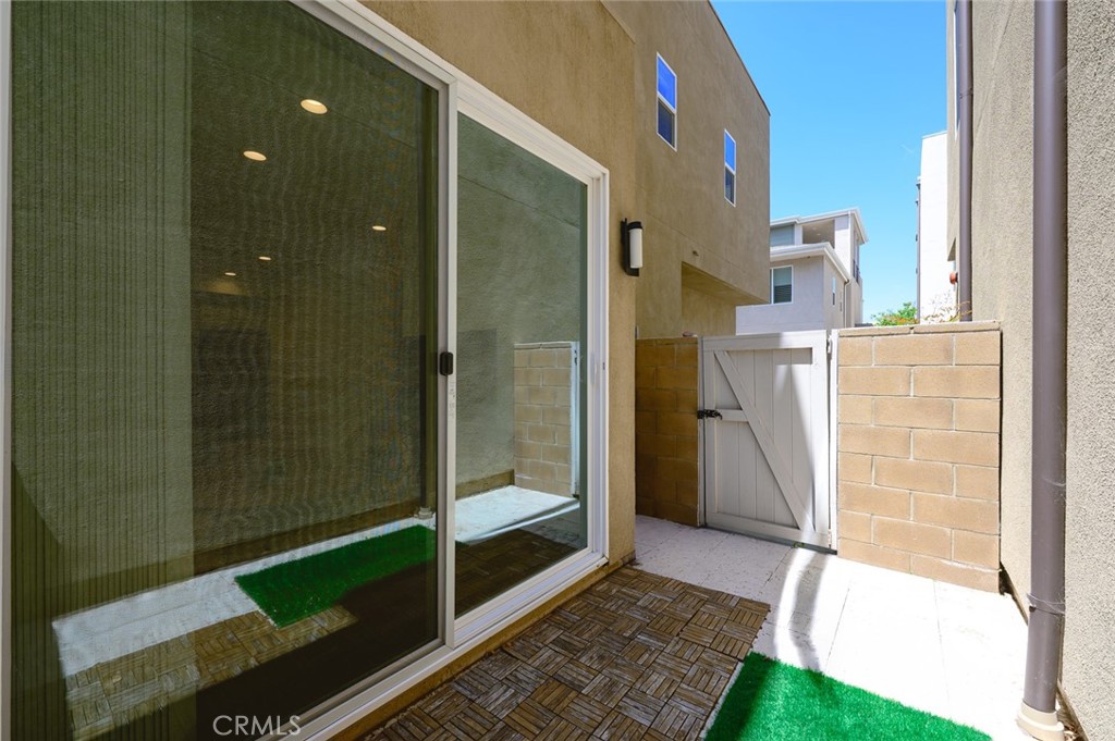 595 Cultivate Property Photo 7