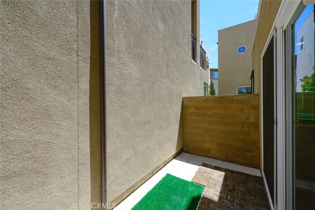 595 Cultivate Property Photo 8
