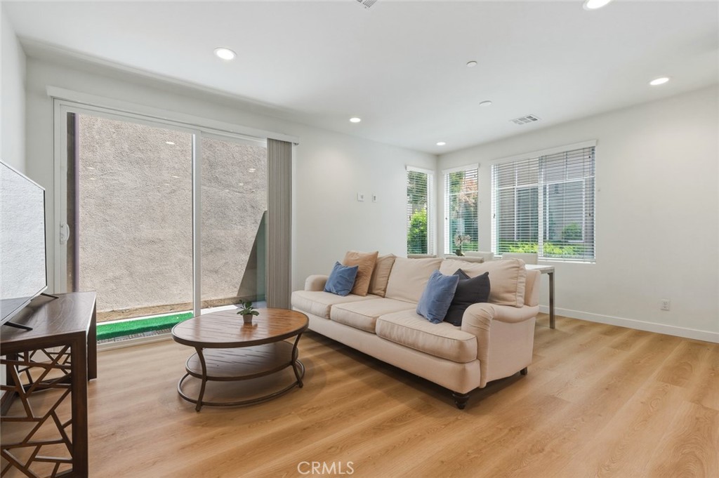 595 Cultivate Property Photo 10