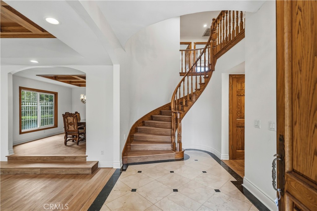 1249 Oakhaven Property Photo 5