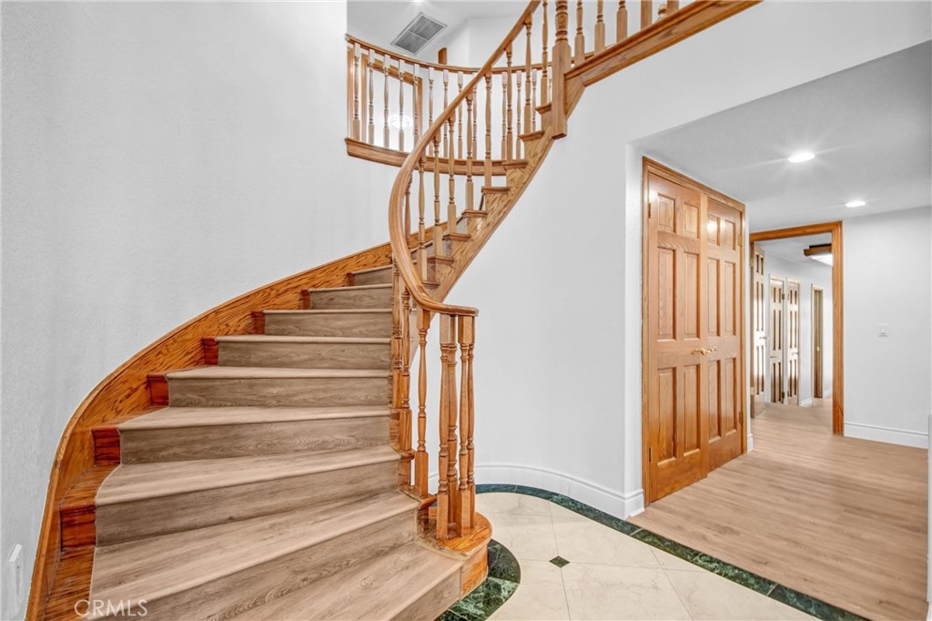 1249 Oakhaven Property Photo 6