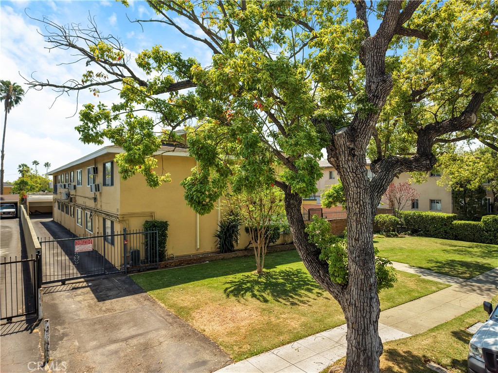 518 E Washington Property Photo 3
