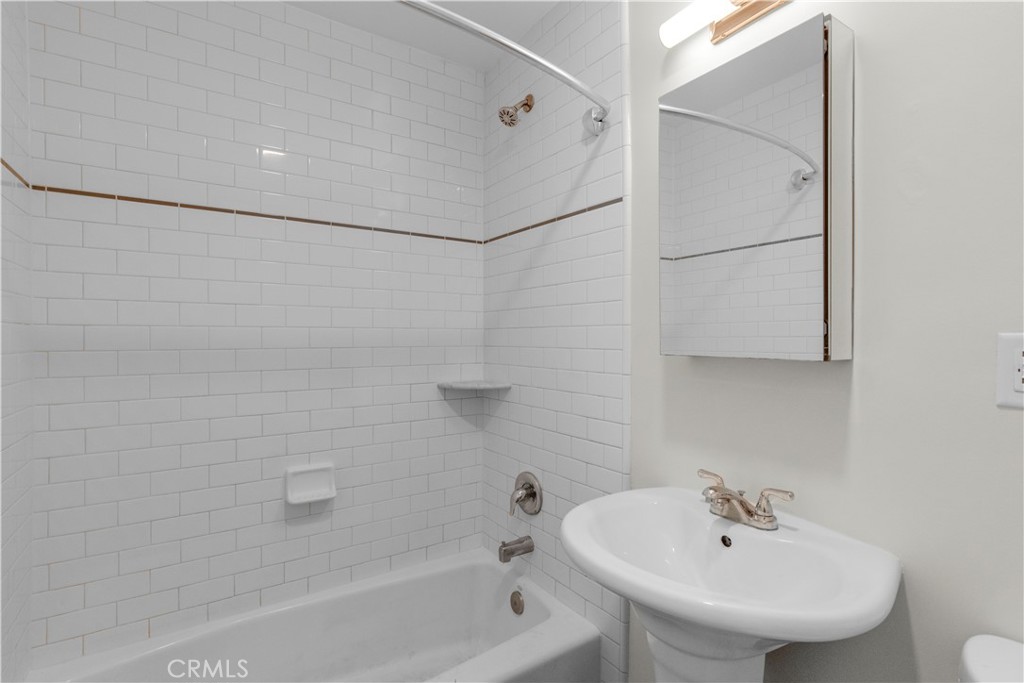 518 E Washington Property Photo 19