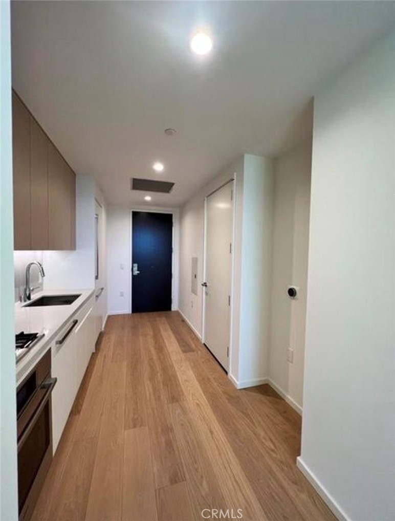 877 Francisco 1518 Property Photo 3