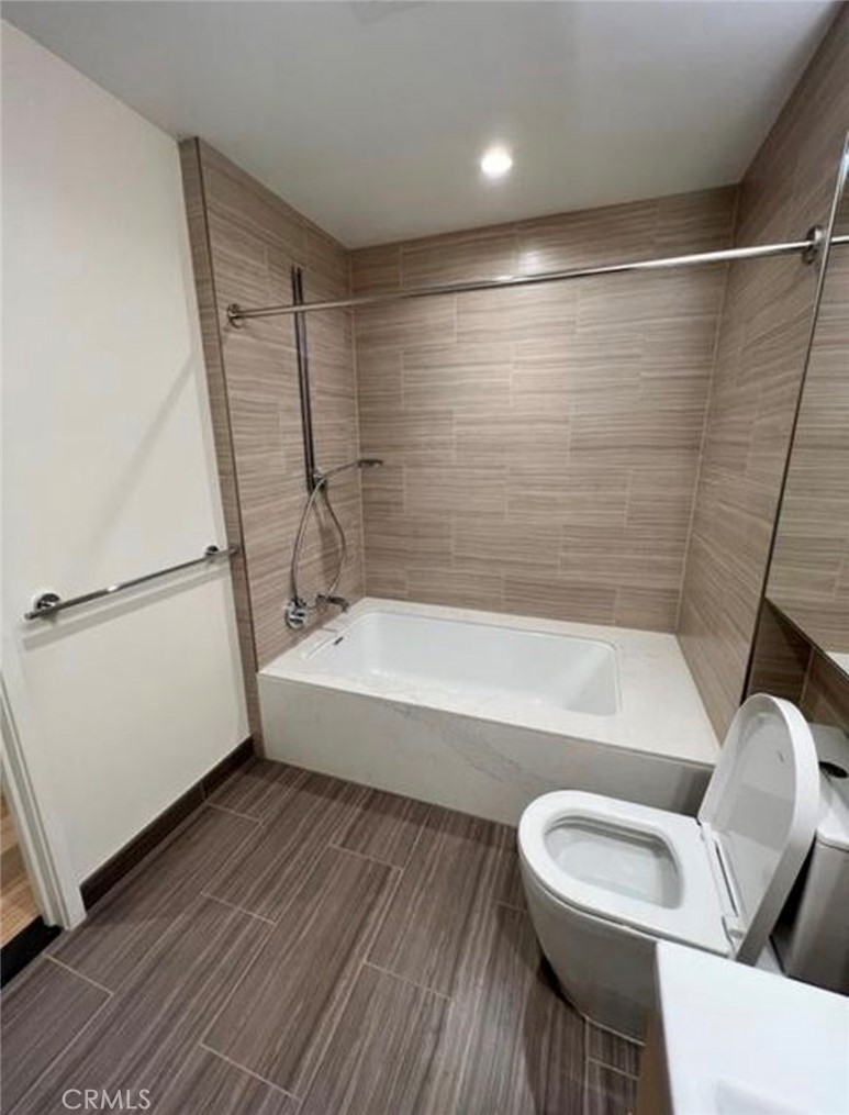 877 Francisco 1518 Property Photo 5