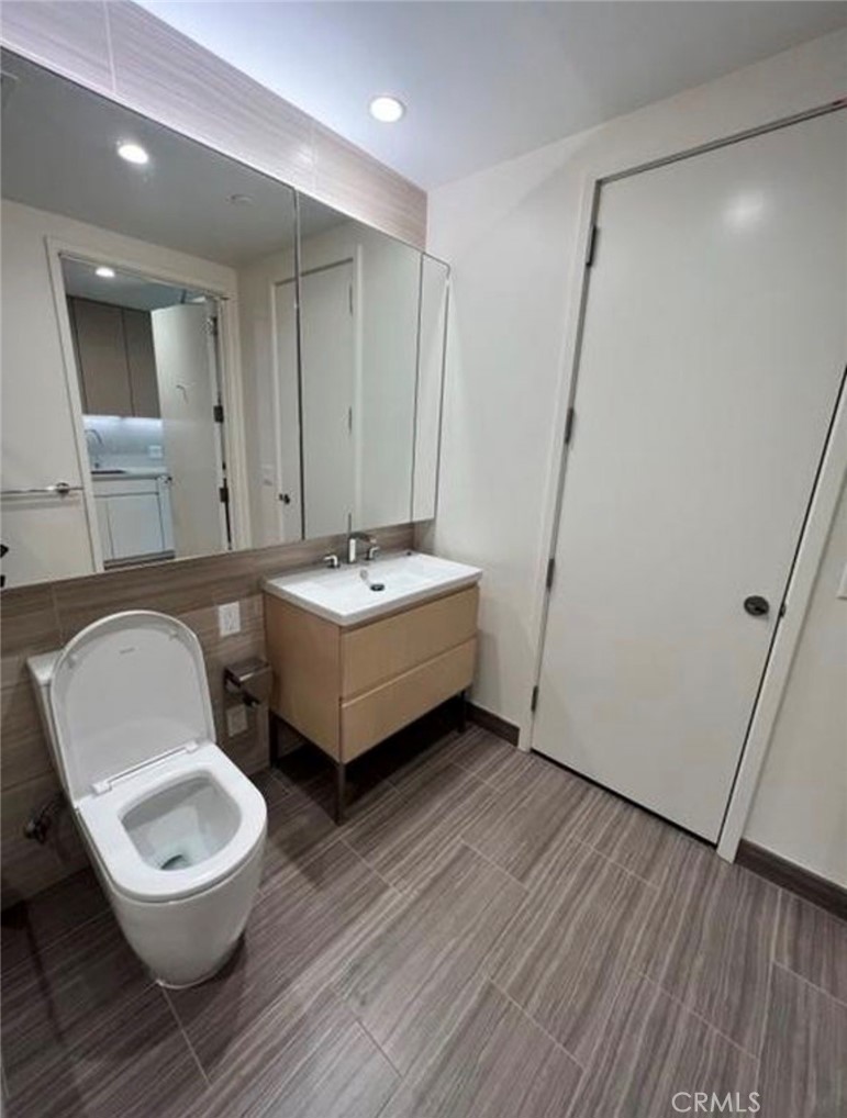 877 Francisco 1518 Property Photo 6