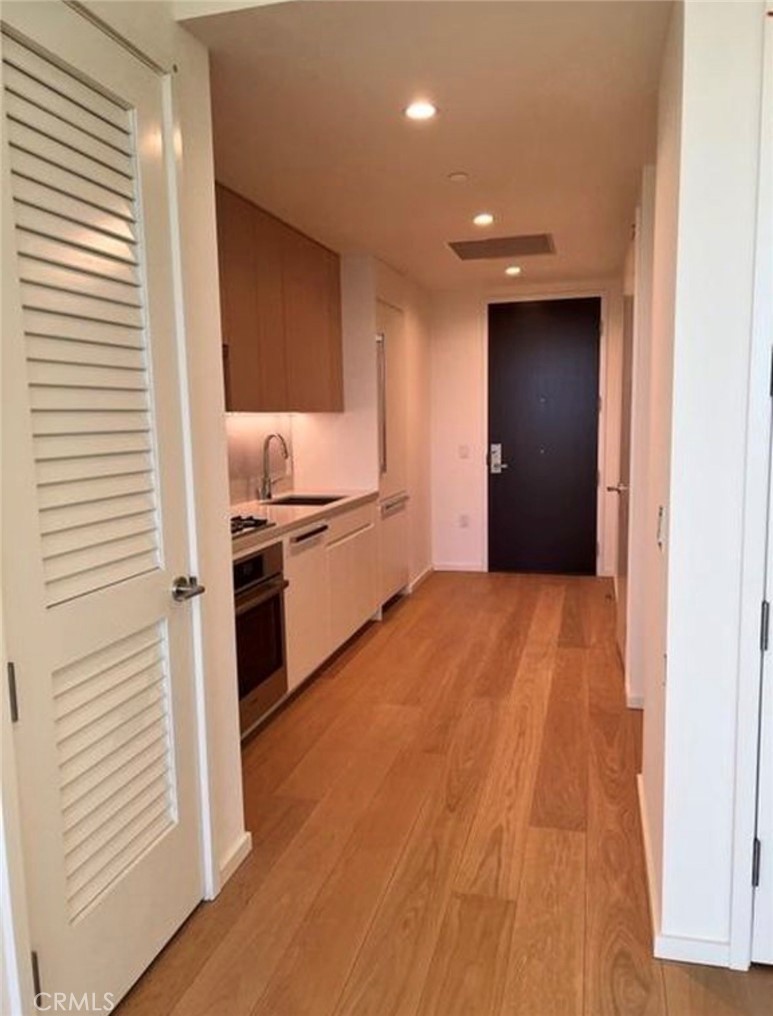 877 Francisco 1518 Property Photo 7