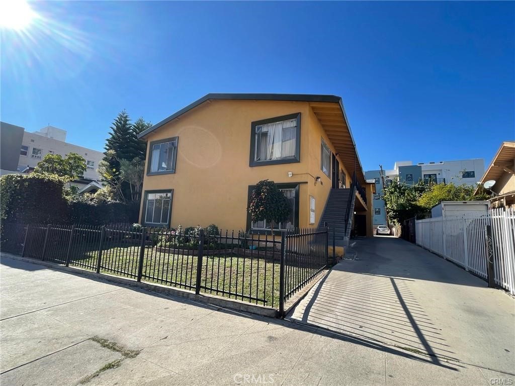 1433 N Bronson Avenue 6 Property Photo 2