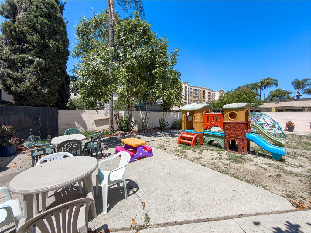 519 N Chandler Avenue A Property Photo 32