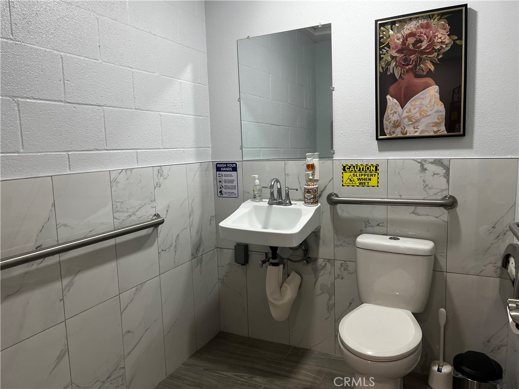 10304 Lower Azusa Road Property Photo 8