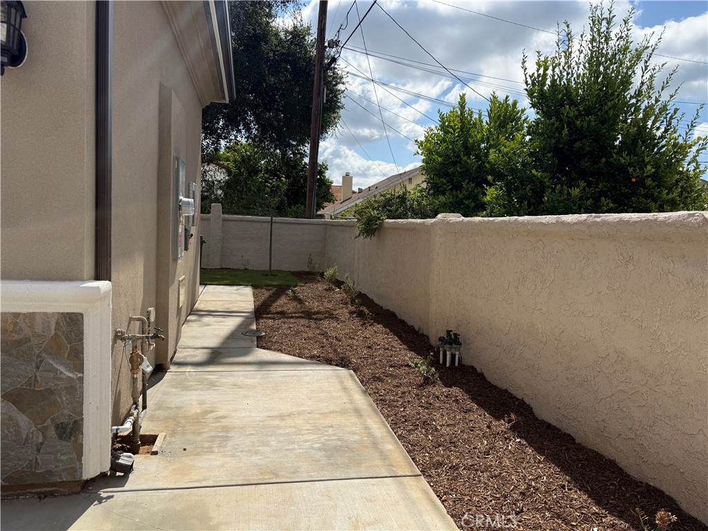 1538 Arland Property Photo 4