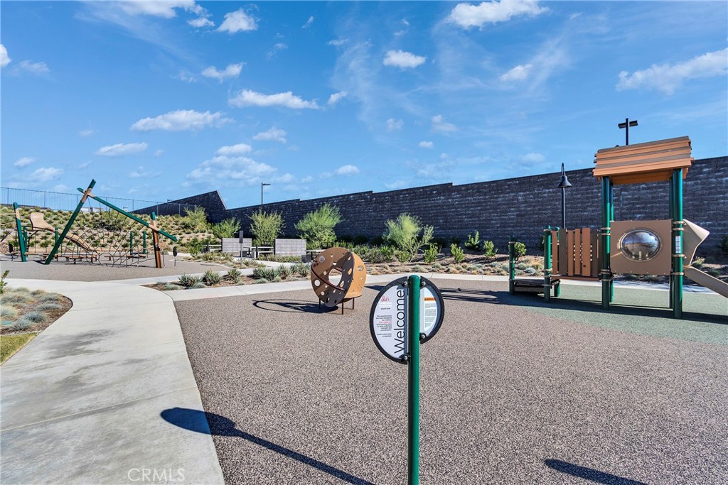 15946 Caterpillar Property Photo 21