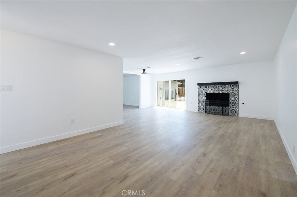 2425 Castle Drive Property Photo 3
