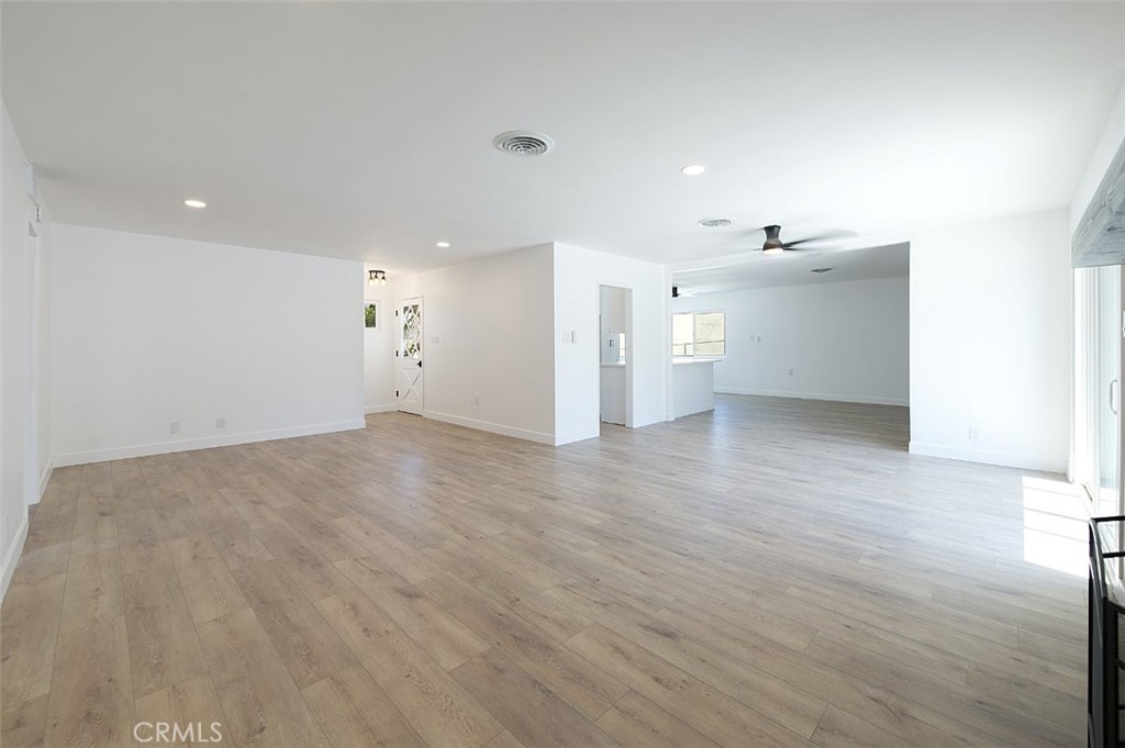 2425 Castle Drive Property Photo 4