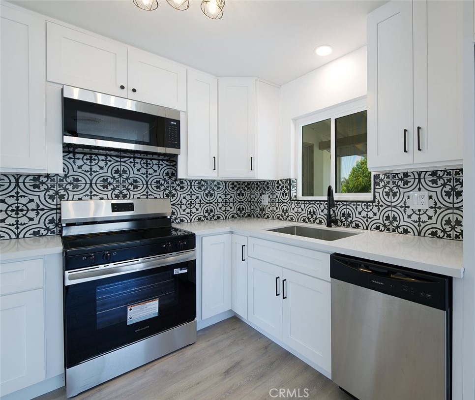 2425 Castle Drive Property Photo 7