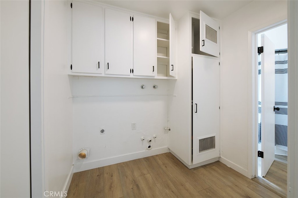 2425 Castle Drive Property Photo 9