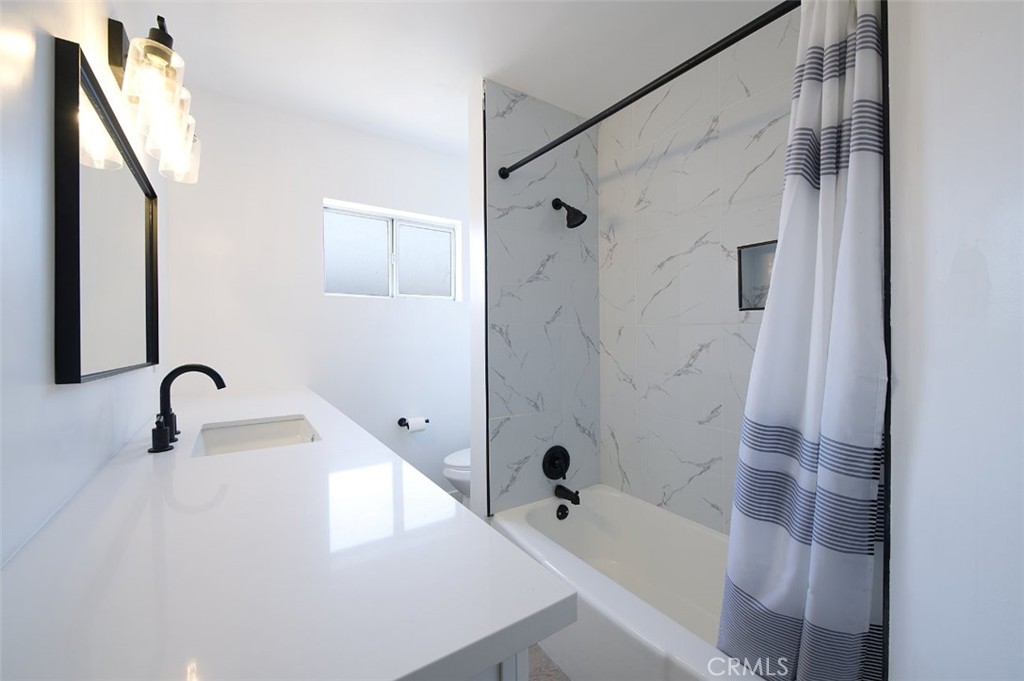 2425 Castle Drive Property Photo 12