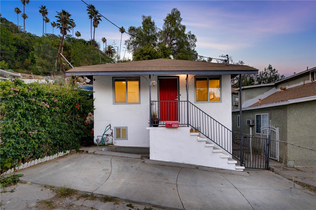 4365 Esmeralda Street Property Photo 2