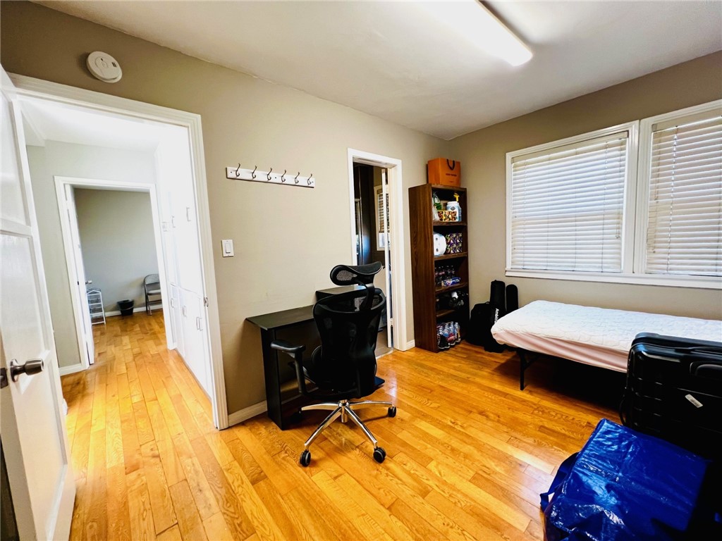 915 W 21st Property Photo 30