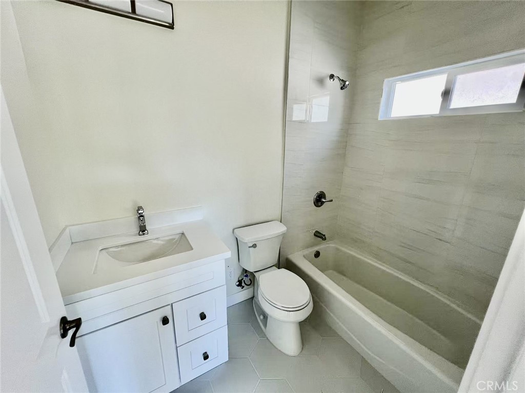 915 W 21st Property Photo 45