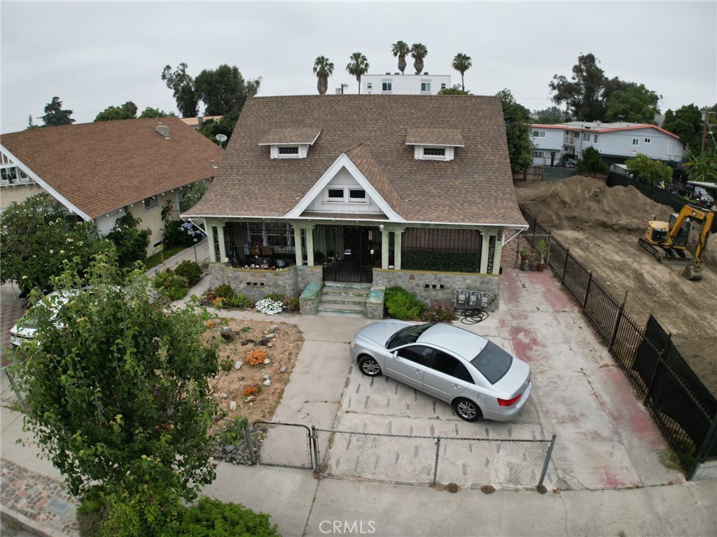 1229 W 37th Drive Property Photo 1
