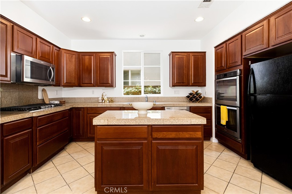80 Wonderland Property Photo 8