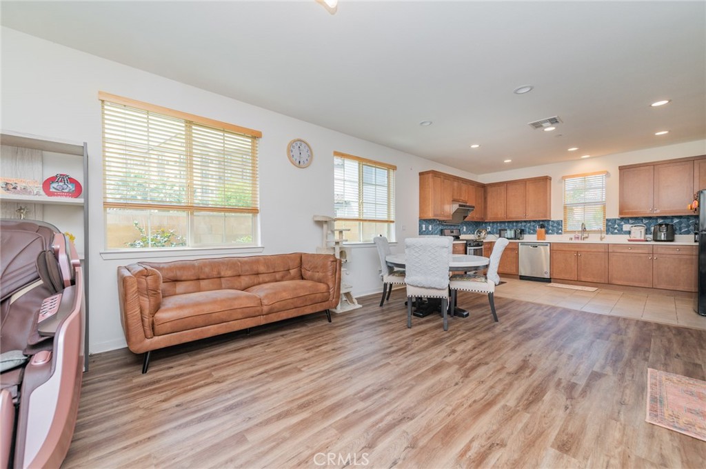 1926 Kizh Way Property Photo 19
