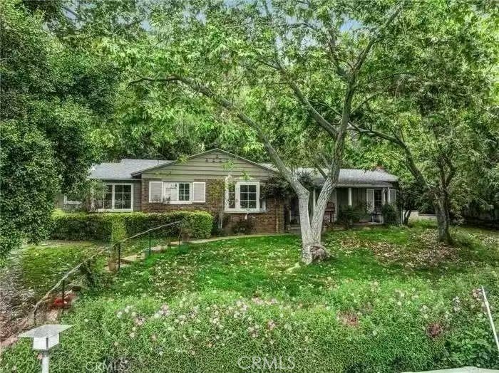 1835 Royal Oaks Property Photo 1
