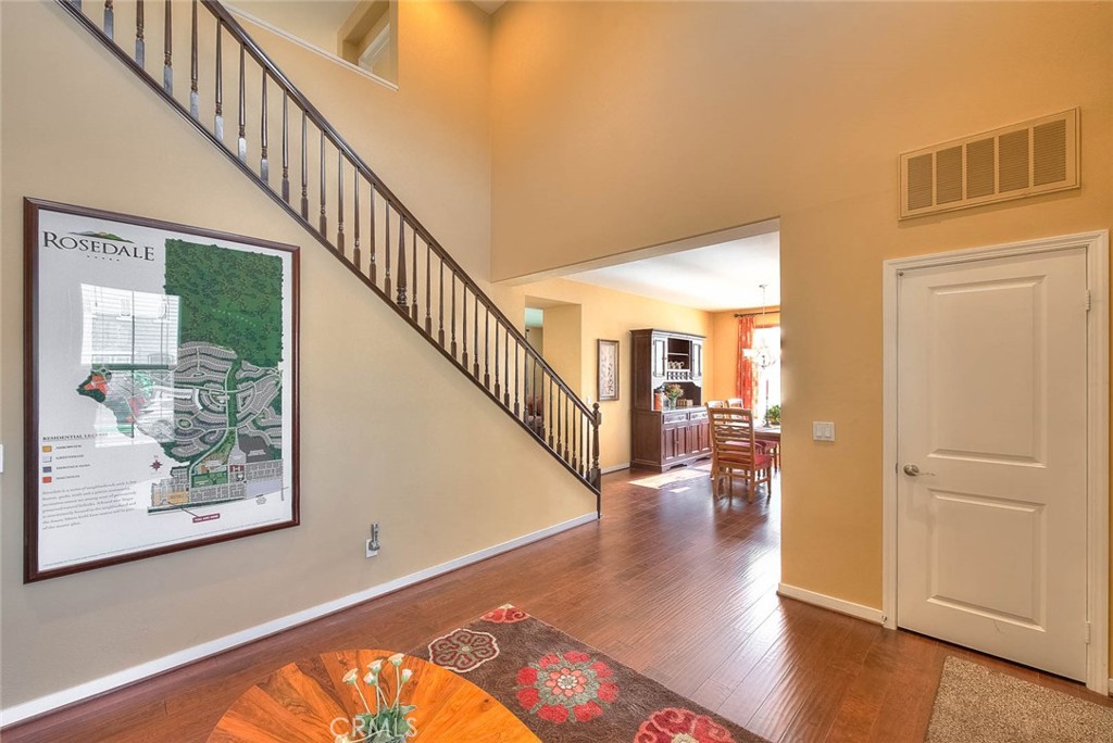 906 N Woodbine Property Photo 6