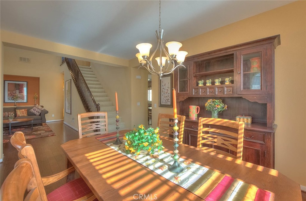 906 N Woodbine Property Photo 9