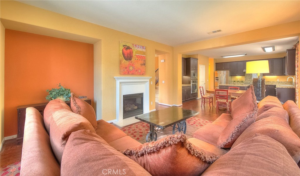 906 N Woodbine Property Photo 10