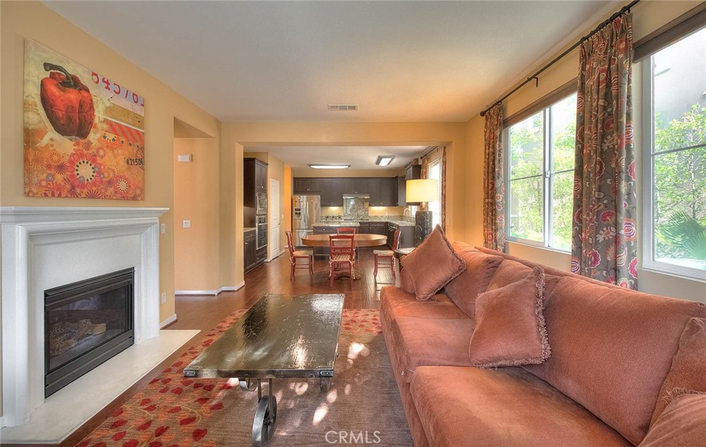 906 N Woodbine Property Photo 11
