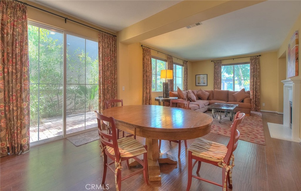 906 N Woodbine Property Photo 12