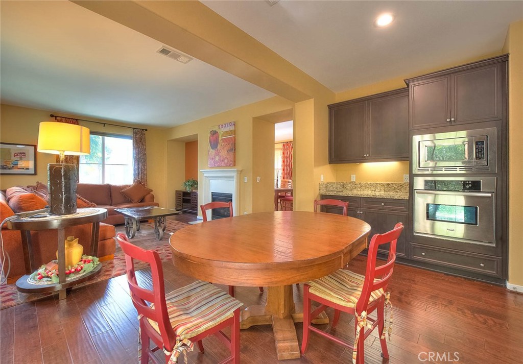 906 N Woodbine Property Photo 13