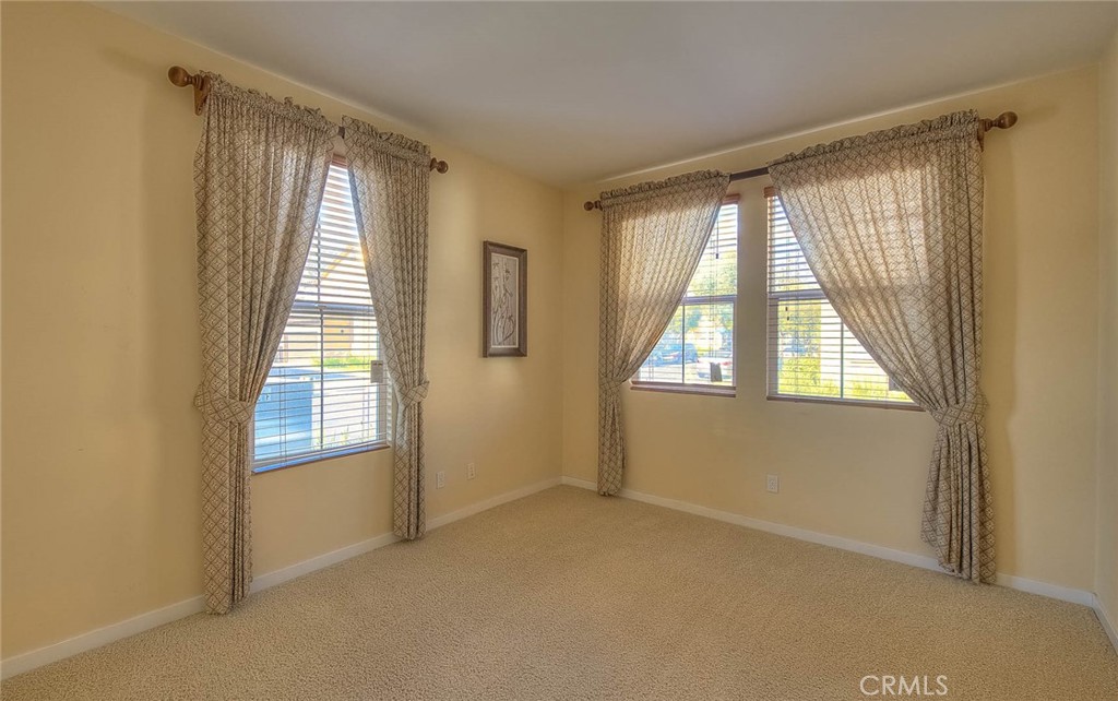 906 N Woodbine Property Photo 17