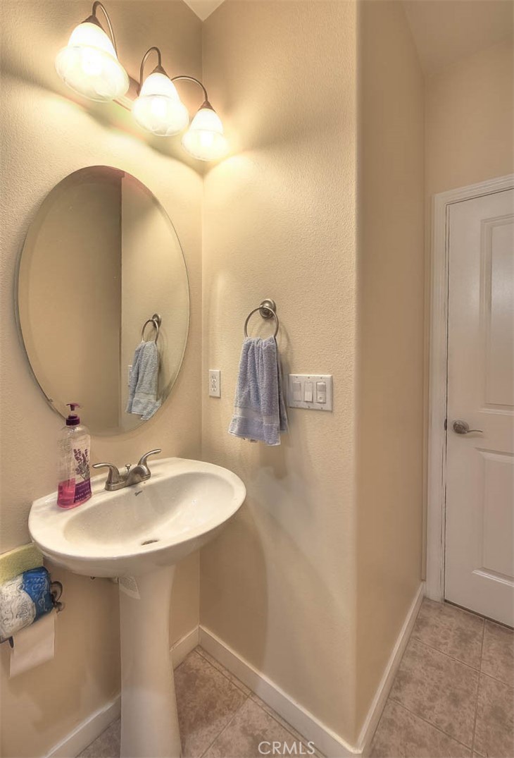 906 N Woodbine Property Photo 20