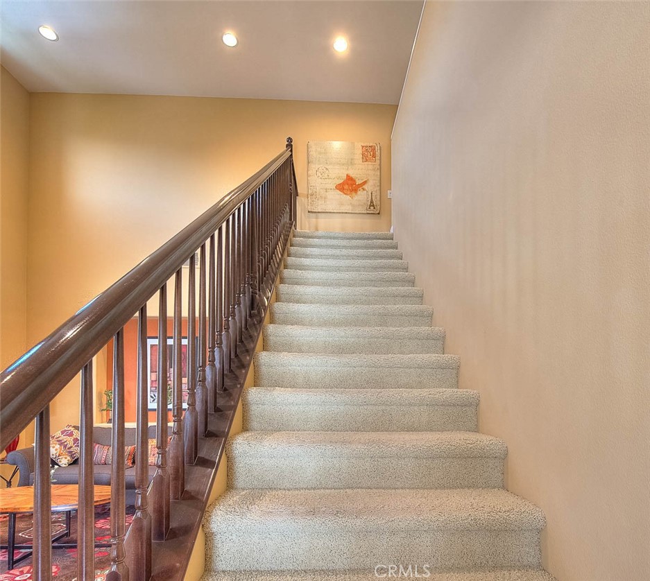 906 N Woodbine Property Photo 22