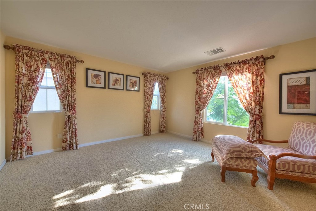 906 N Woodbine Property Photo 27