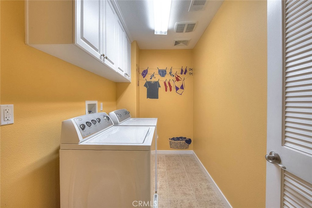 906 N Woodbine Property Photo 31